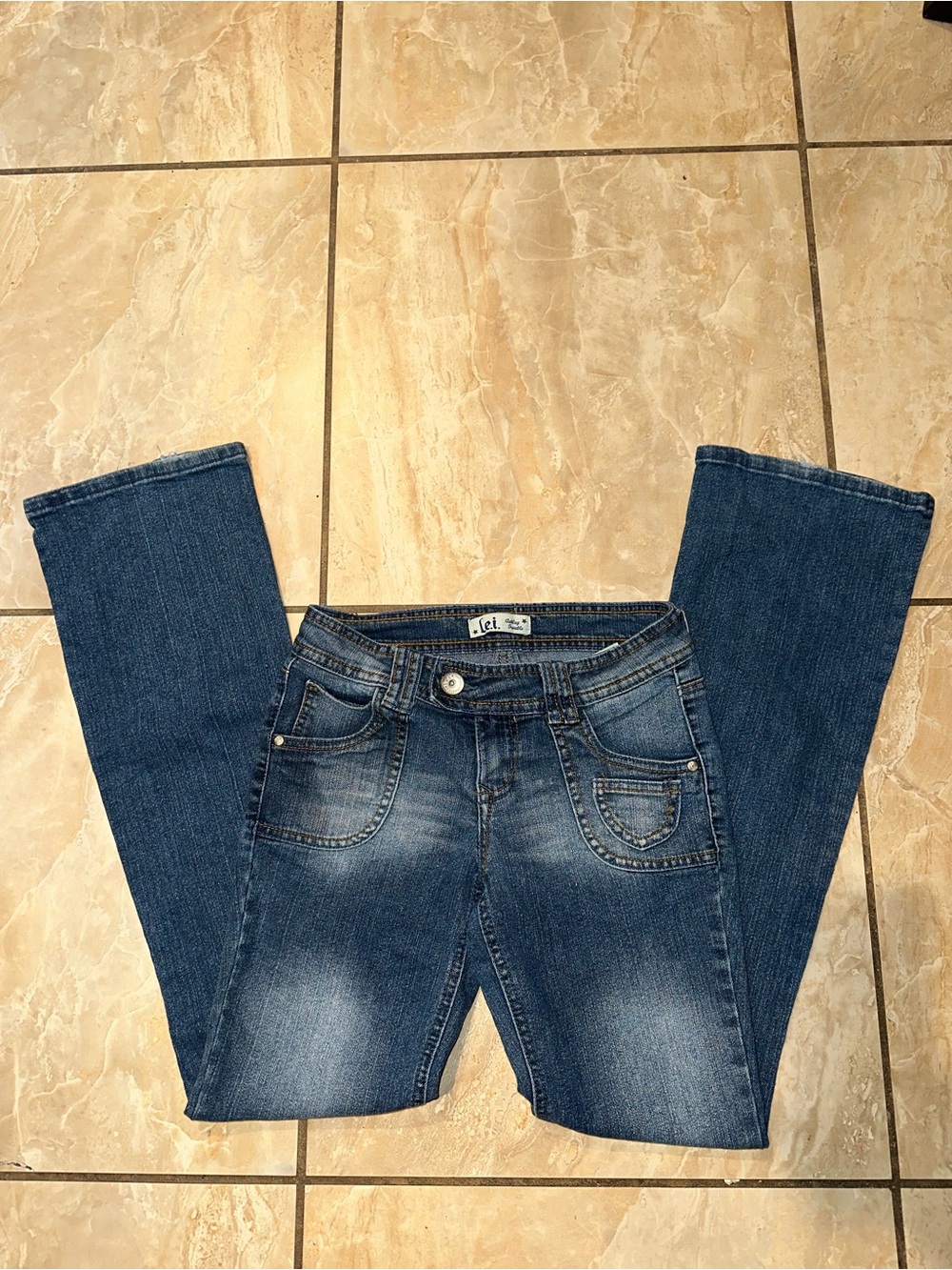 Y2k L.e.i. dark wash bootcut jeans with a flattering fit Size 3